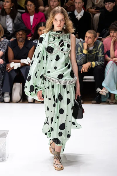 Look 19